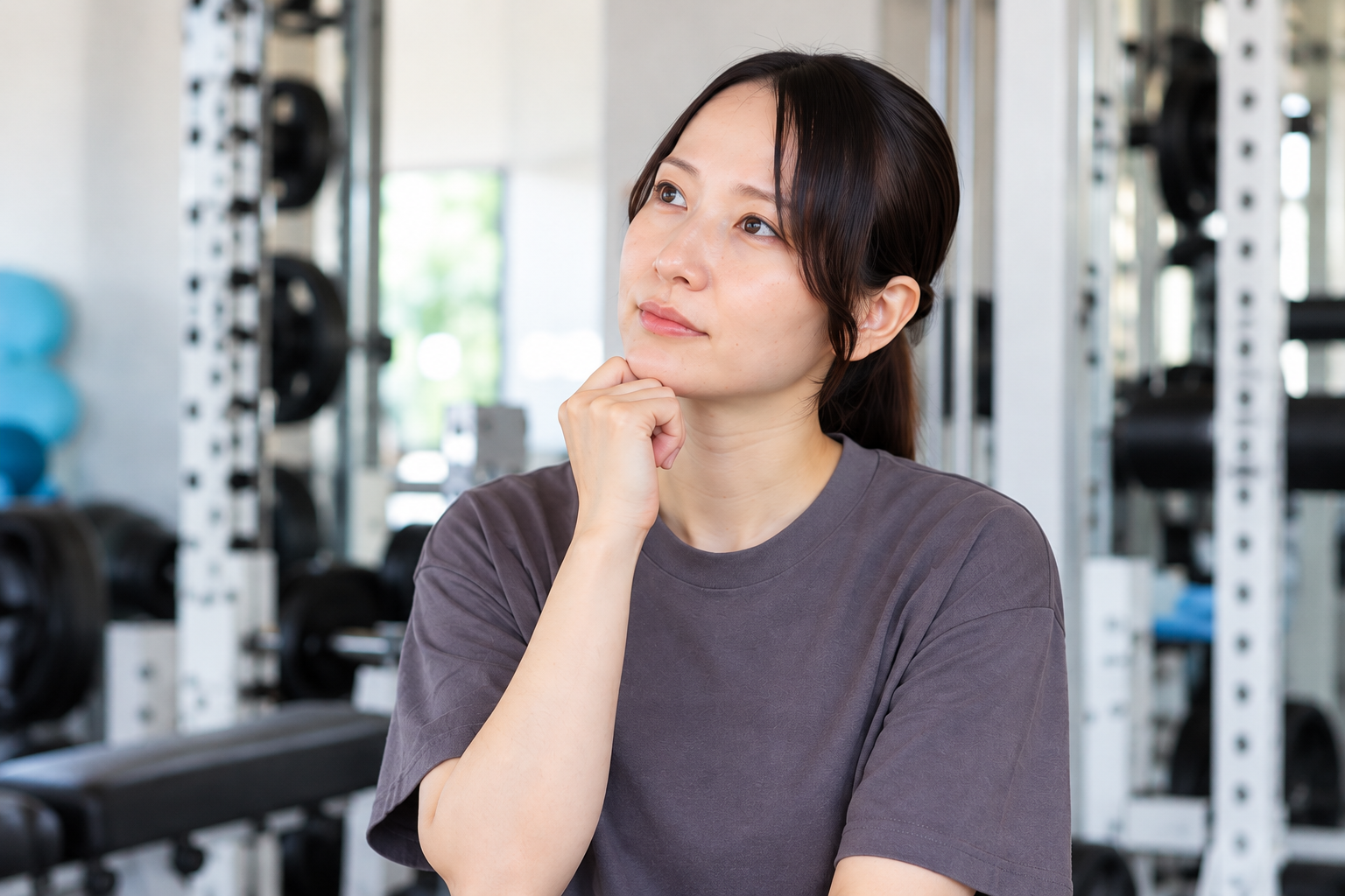運動を始めたいけれど、なかなか行動に移せない女性